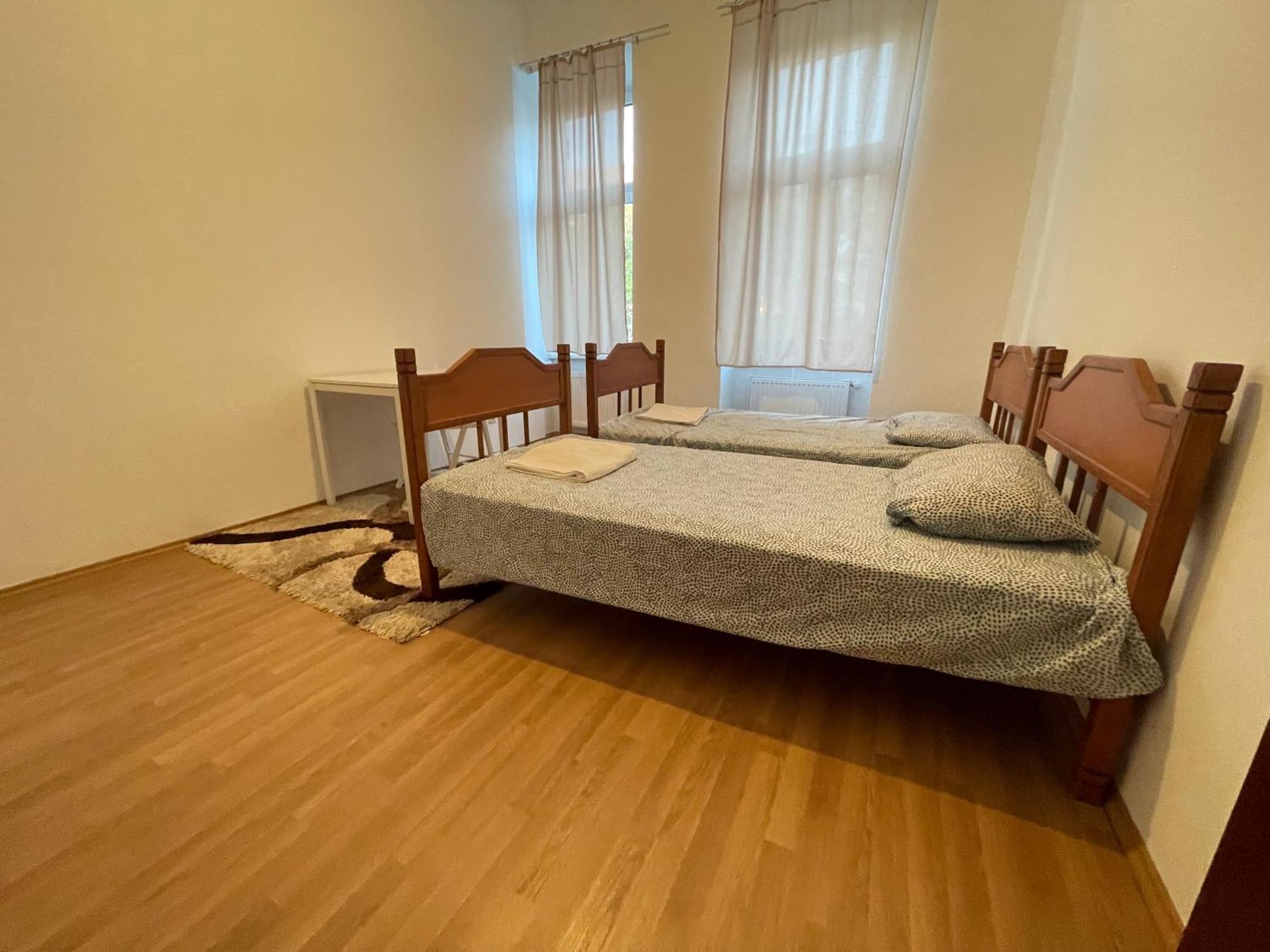 Fuer 4 Personen In 1180 * Vienne